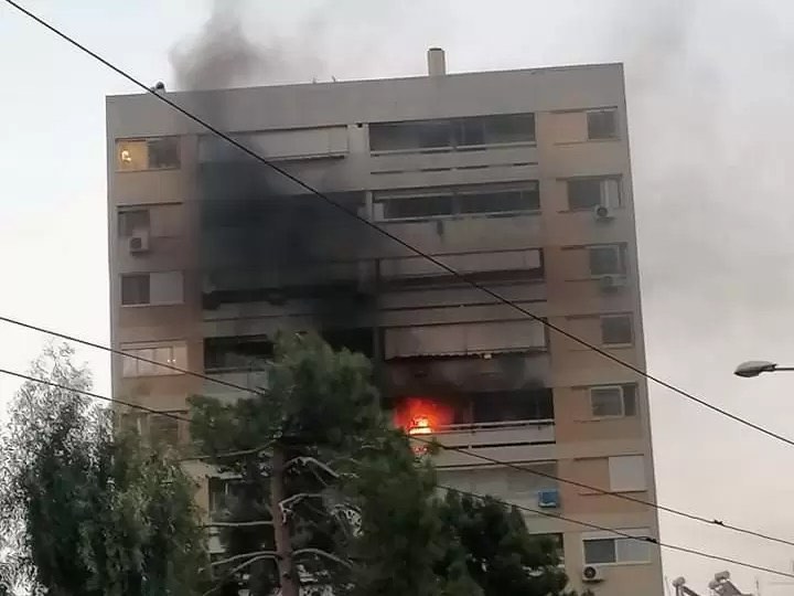 Κινητοποίηση της Πυροσβεστικής γιά πυρκαγιά σε διαμέρισμα στο Περιστέρι Αττικής