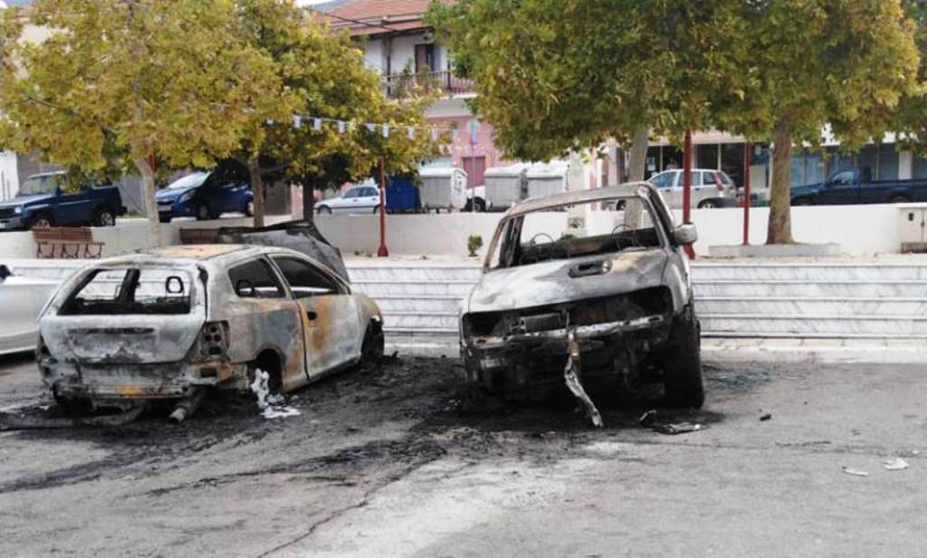 Συνελήφθη 28χρονος για την φωτιά που ξέσπασε σε 4 οχήματα στη Σπερχόγεια Μεσσηνίας