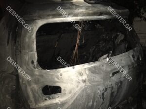 Πυρκαγιά σε όχημα στην Πεύκη Αττικής.(φωτό)