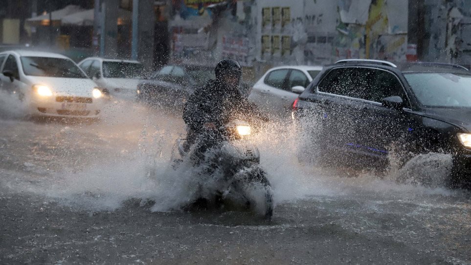 Καιρός – Κακοκαιρία: Ξεκίνησε η επέλαση – Ποιες περιοχές θα επηρεαστούν