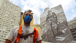 Βραζιλιάνος καλλιτέχνης ζωγραφίζει με την στάχτη από τις πυρκαγιές του Αμαζονίου