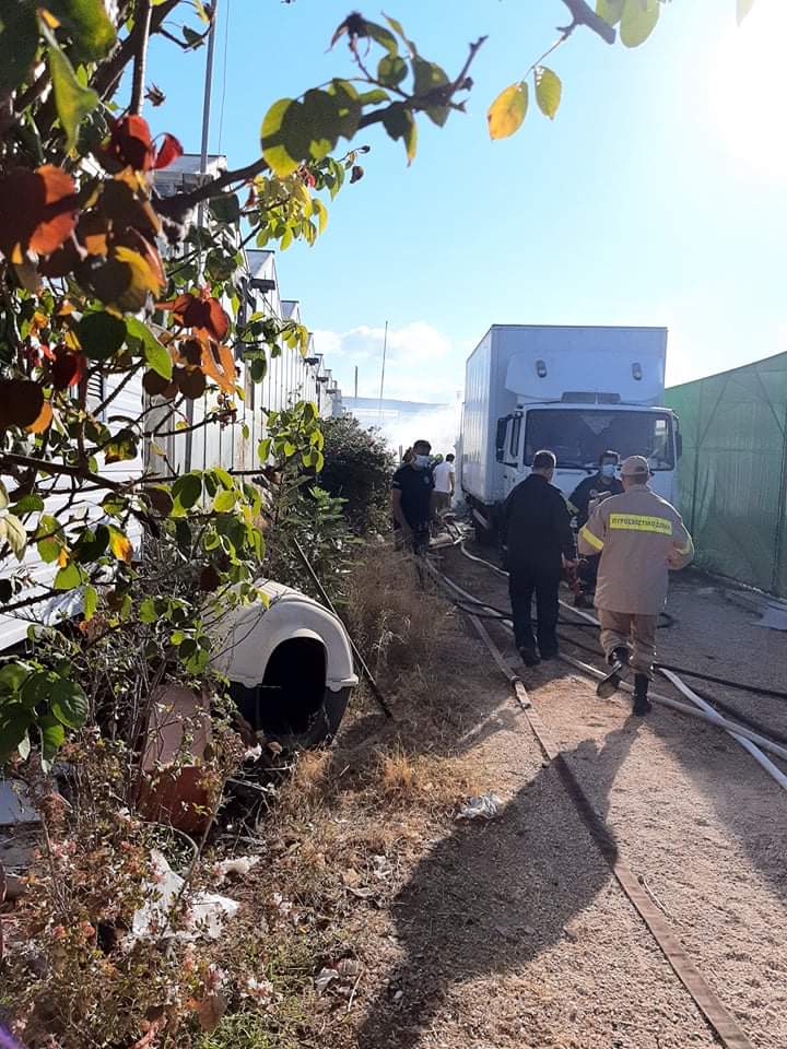 Φωτογραφικό υλικό από την πυρκαγιά σε φυτώριο στην Βάρη Αττικής