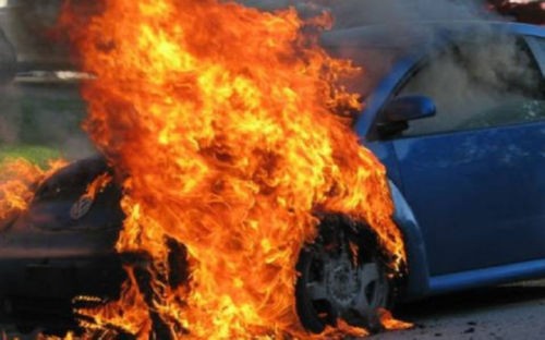 Πυρκαγιά σε 4 οχήματα στην Κόρινθο