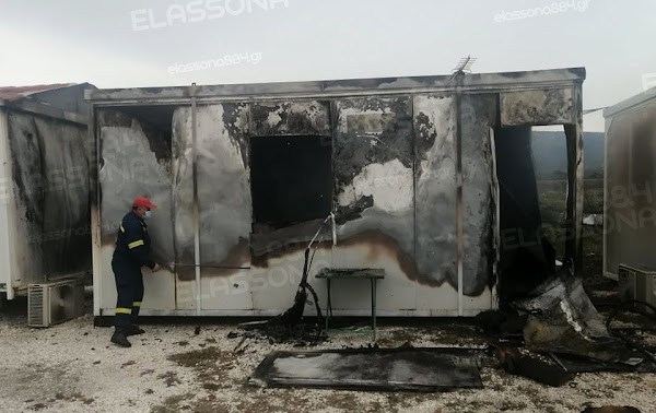 Πυρκαγιά στον οικισμό σεισμοπλήκτων στο Μεσοχώρι Ελασσόνας