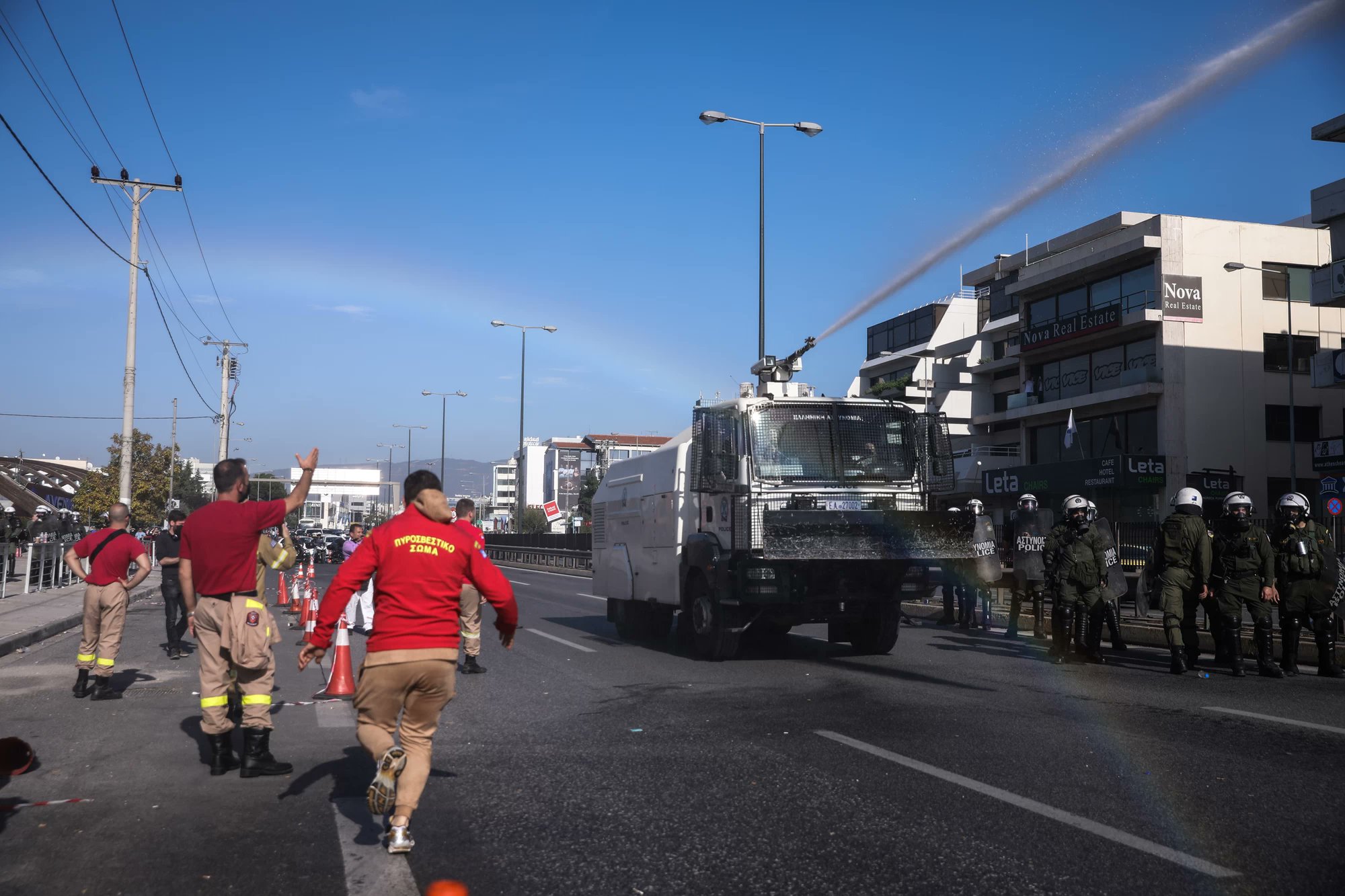 Επεισόδια στην Κηφισίας στη συγκέντρωση των Πυροσβεστών – Χημικά και αύρα