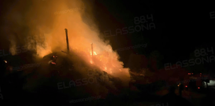 Πυρκαγιά σε κτηνοτροφική αποθήκη στα Καλύβια Ελασσόνας