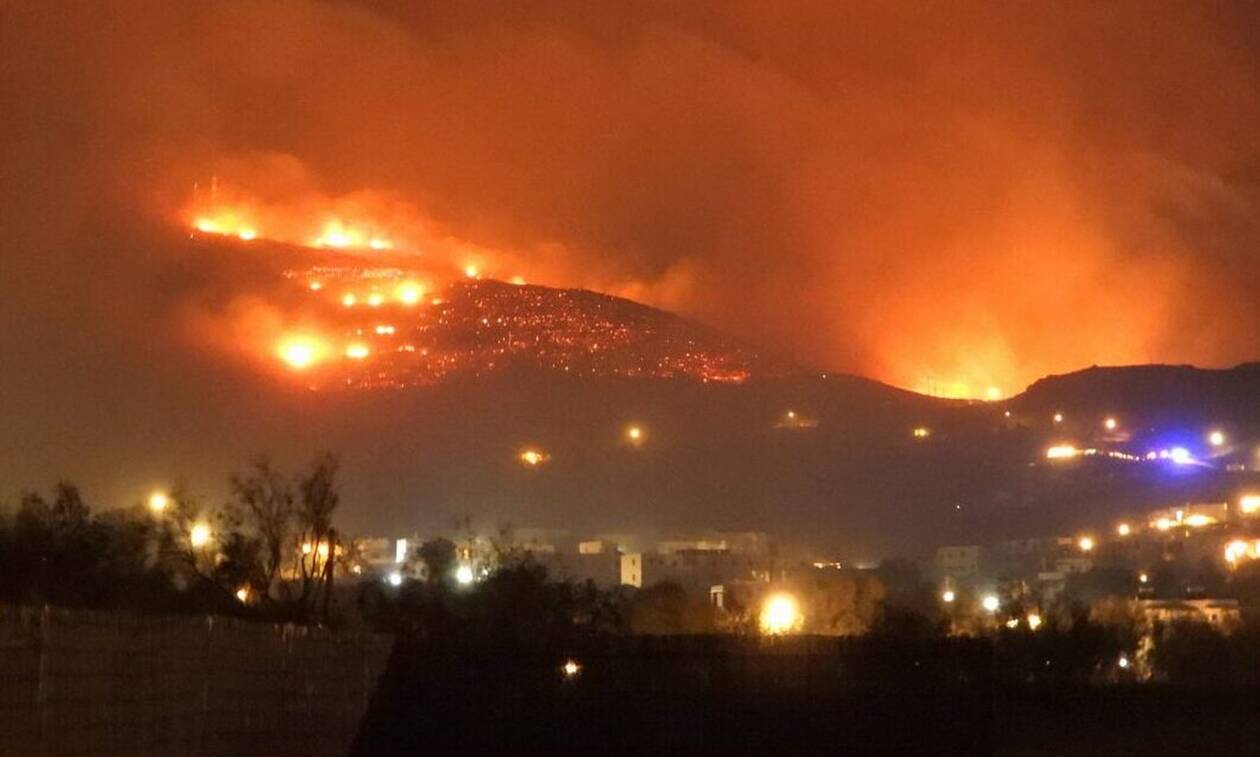 Πυρκαγιά στην Τήνο - Εισήγηση για προληπτική εκκένωση δύο οικισμών