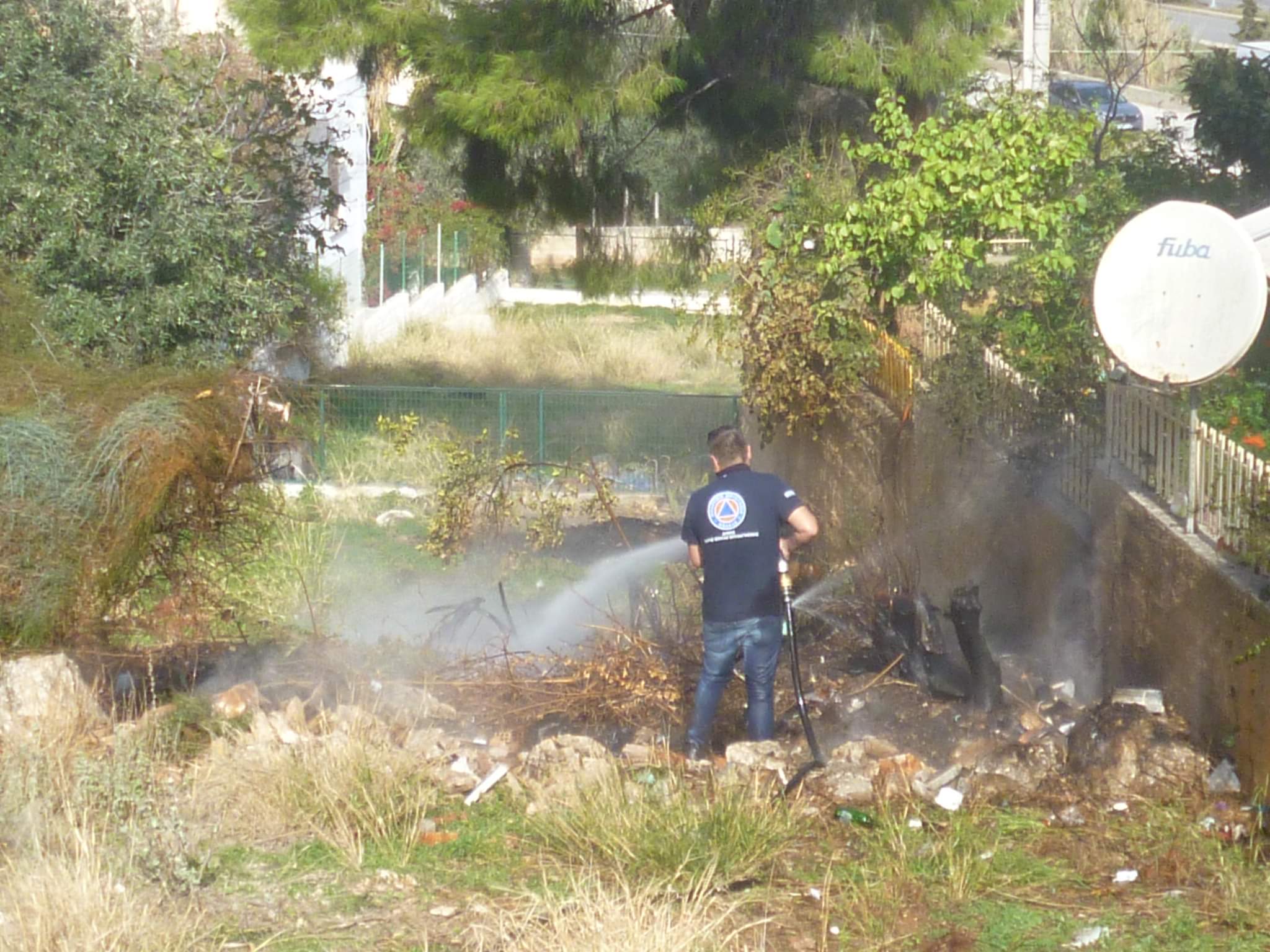 Πυρκαγιά εν υπαίθρω στην Βούλα Αττικής (φωτό)