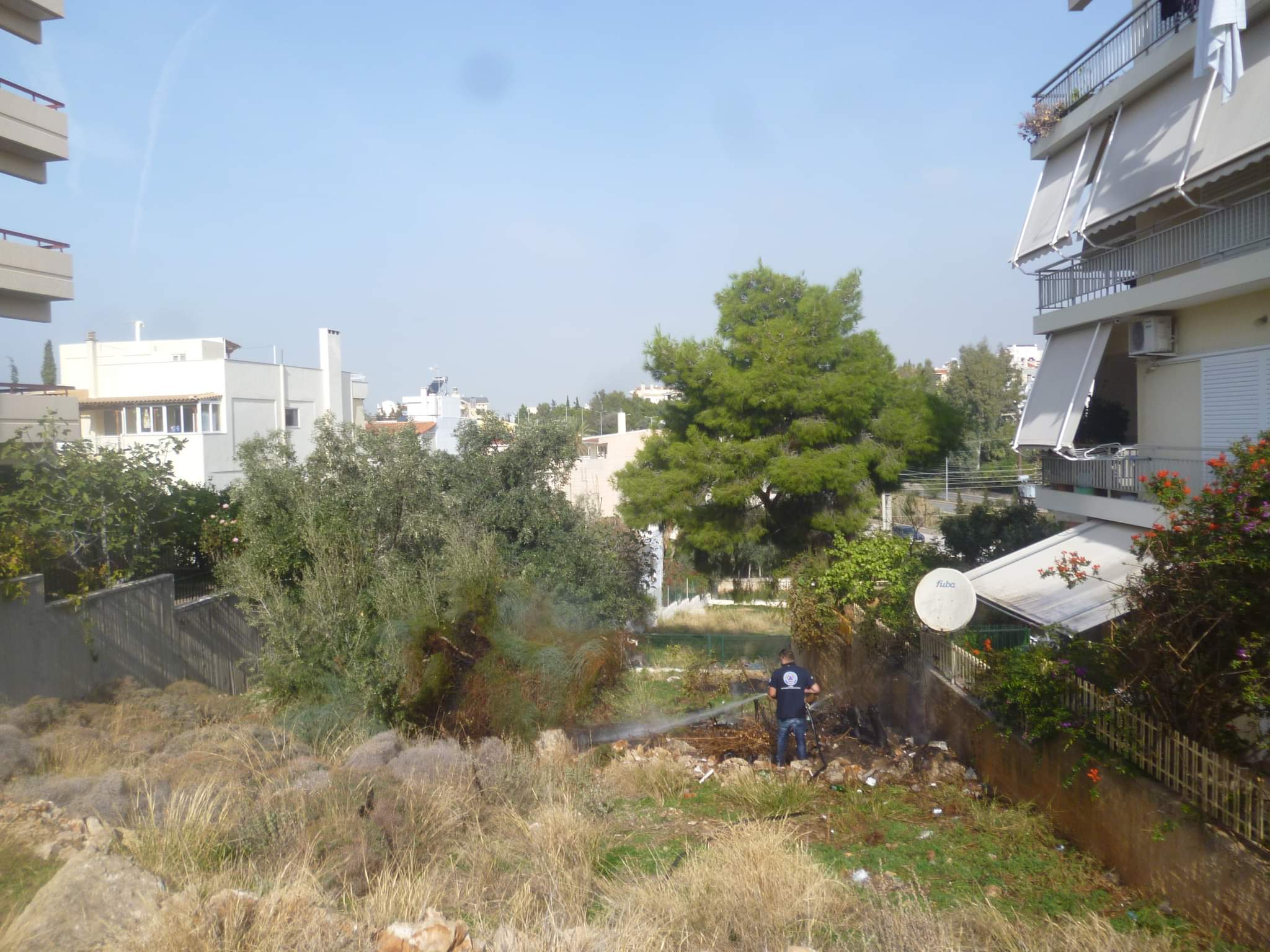 Πυρκαγιά εν υπαίθρω στην Βούλα Αττικής (φωτό)