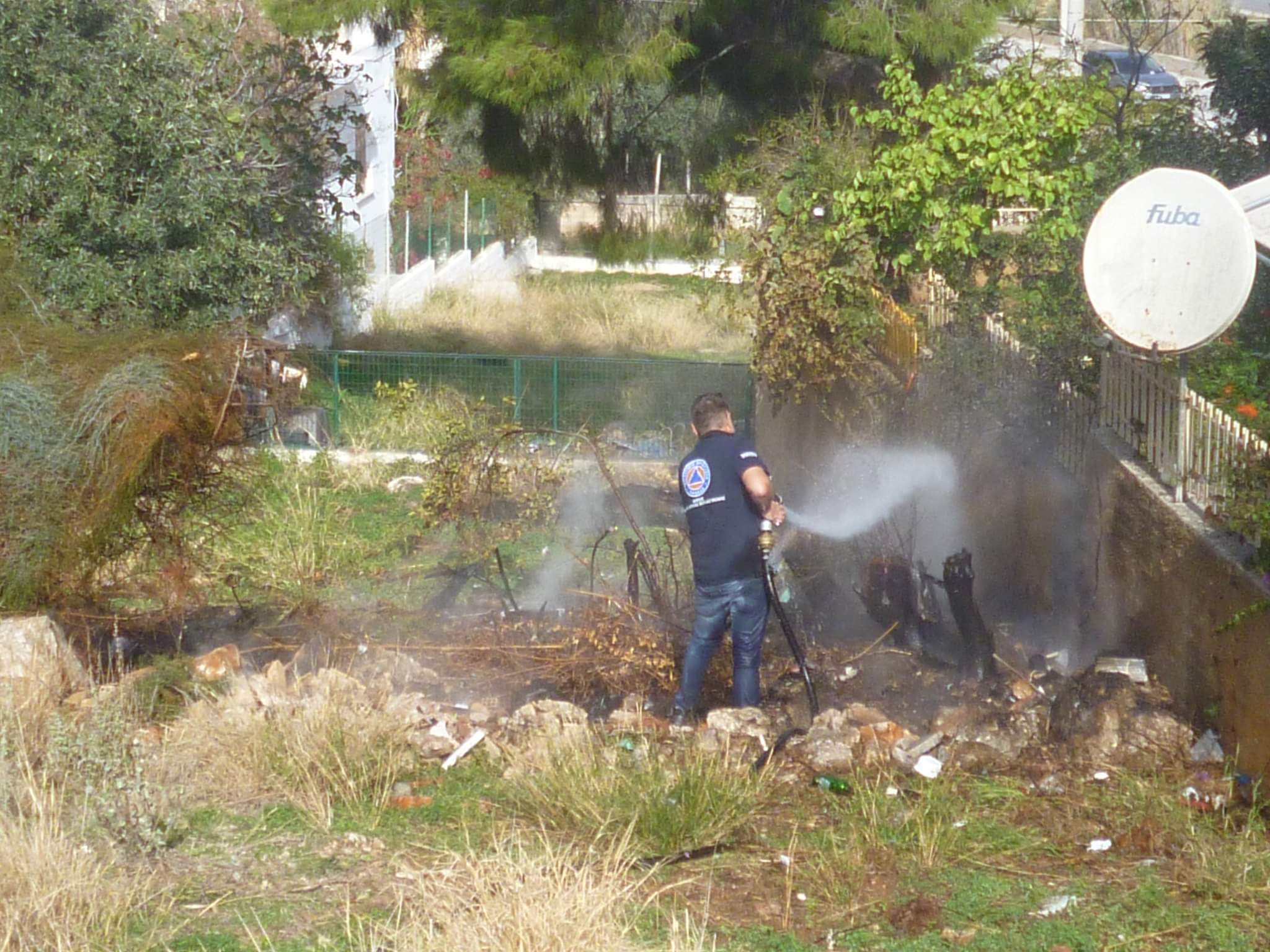 Πυρκαγιά εν υπαίθρω στην Βούλα Αττικής (φωτό)