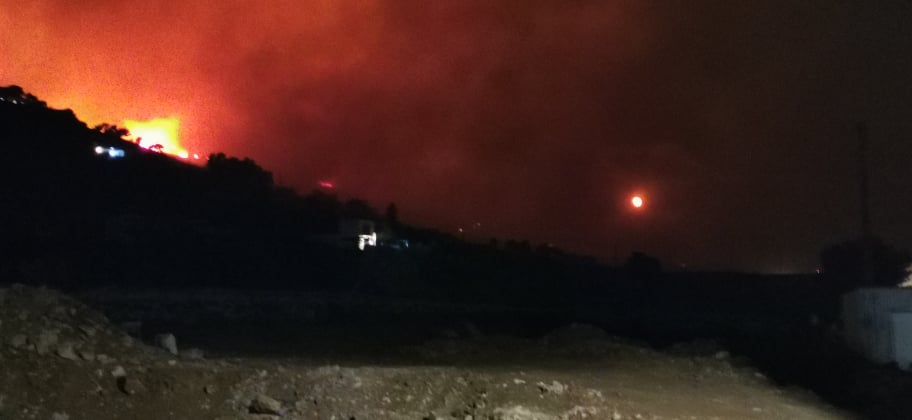 Πυρκαγιά ΤΩΡΑ σε χαμηλή βλάστηση στα Λυχνάφτια Τήνου - Συναγερμός στην Πυροσβεστική