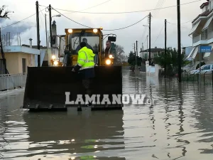 Κακοκαιρία:Διάσωση ιερέα και της οικογένειας τού από την Πυροσβεστική.(φωτό-βίντεο)