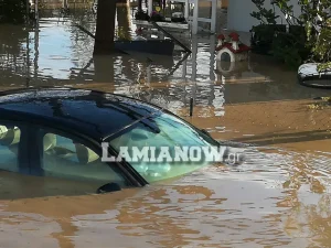 Κακοκαιρία:Διάσωση ιερέα και της οικογένειας τού από την Πυροσβεστική.(φωτό-βίντεο)