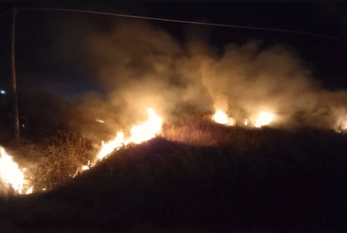 Πυρκαγιά σε χορτολιβαδική έκταση στην περιοχή του Κατελειού στην Κεφαλονιά