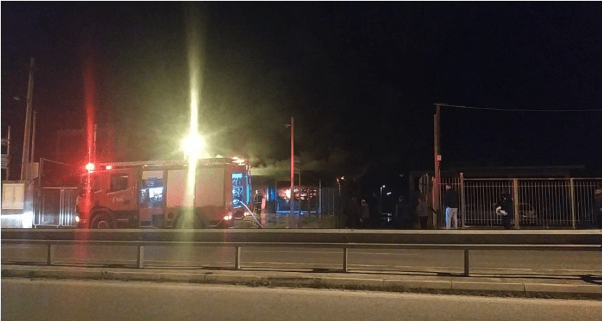 Πυρκαγιά σε χώρο εμπορίου στη Νέα Μάκρη - Συναγερμός στην πυροσβεστική