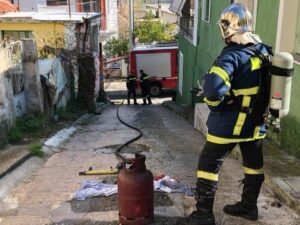 Πυρκαγιά σε φιάλη υγραερίου σε οικία στην Γλυφάδα Αττικής