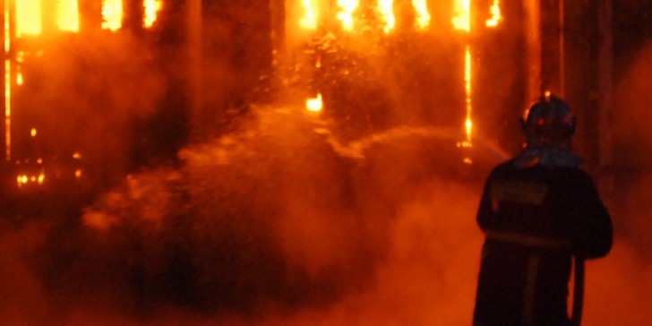 Πυρκαγιά σε χώρο συνάθροισης κοινού στην Αθήνα