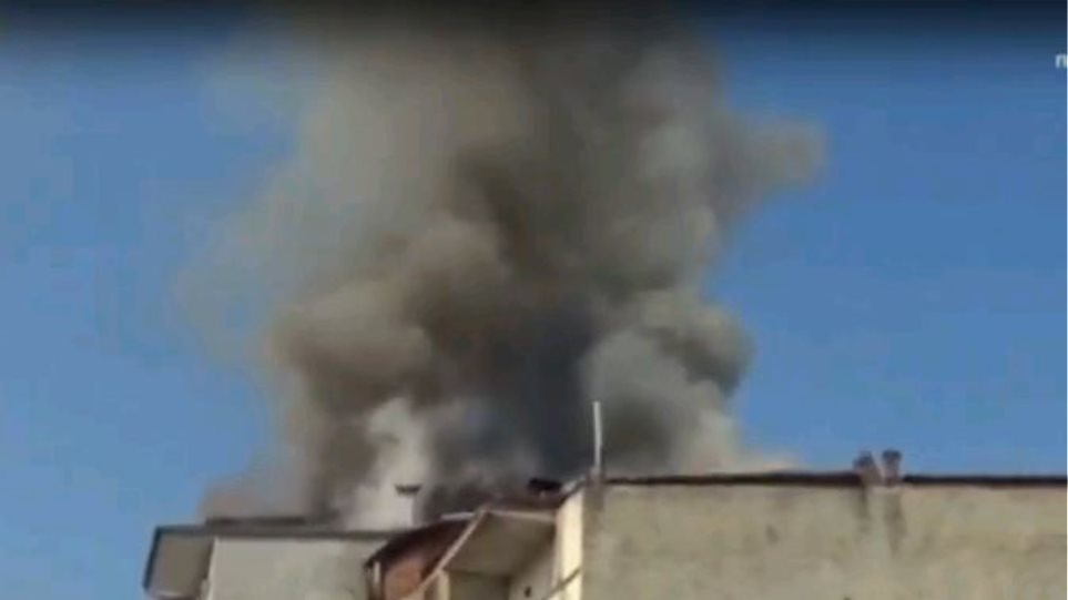 Πυρκαγιά σε διπλοκατοικοία στο Διακοπτο - Χωρίς αισθήσεις εντοπίστηκε άνδρας