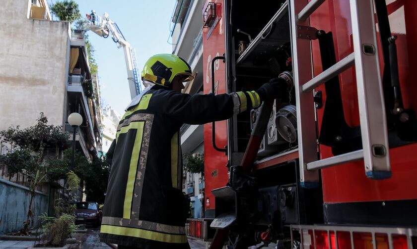 Πυρκαγιά σε καμινάδα καταστήματος στο Χαλάνδρι