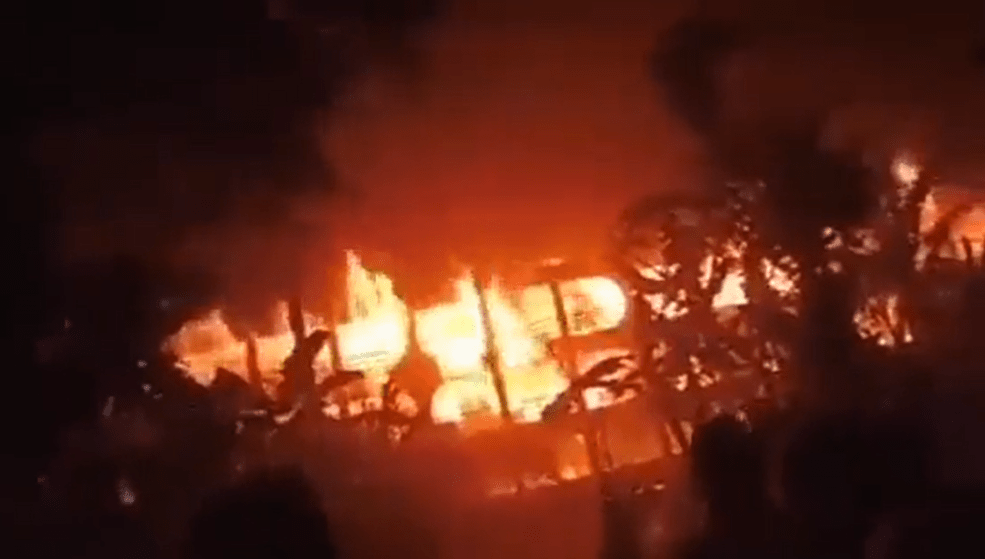 Μπανγκλαντές: Tουλάχιστον 32 νεκροί από πυρκαγιά σε φέρι