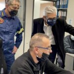 Αχαΐα: Ο Άγγελος Τσιγκρής στο Κέντρο Επιχειρήσεων της Πυροσβεστικής για τις πλημμύρες (Φωτό)