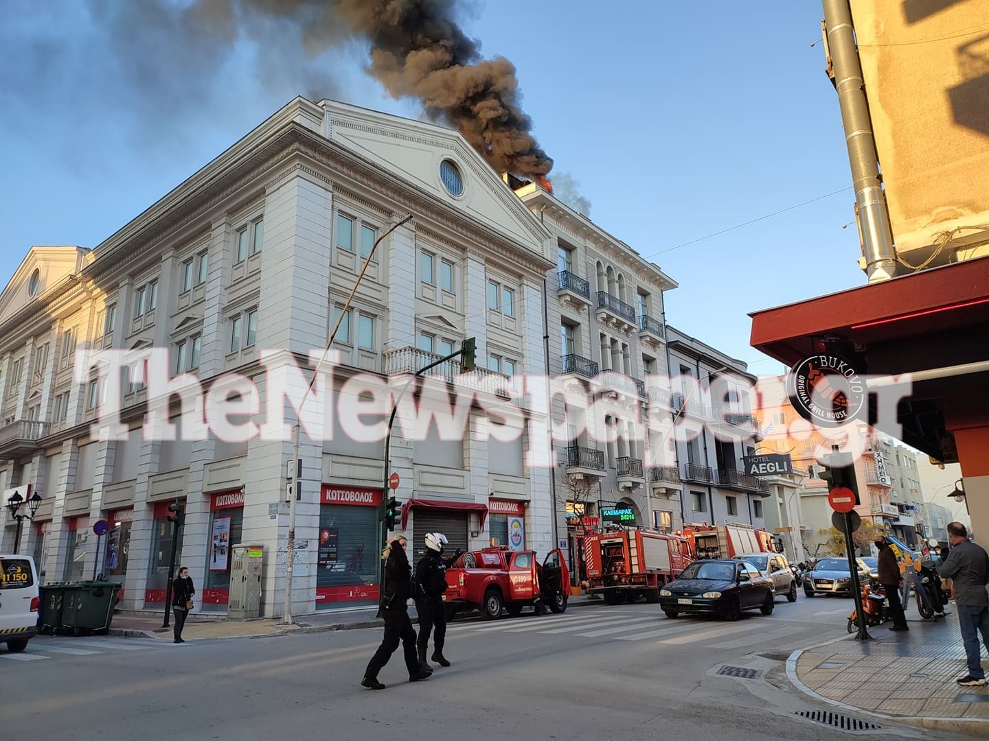 Πυρκαγιά σε κτίριο στο κέντρο του Βόλου (Φωτό & Βίντεο)