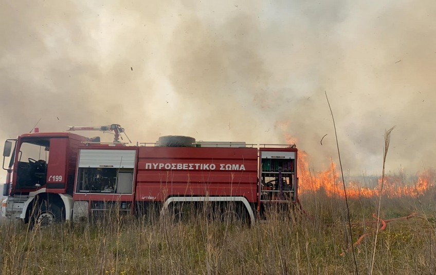 Πυρκαγιά σε εξέλιξη σε χορτολιβαδική έκταση στην Φλώρινα