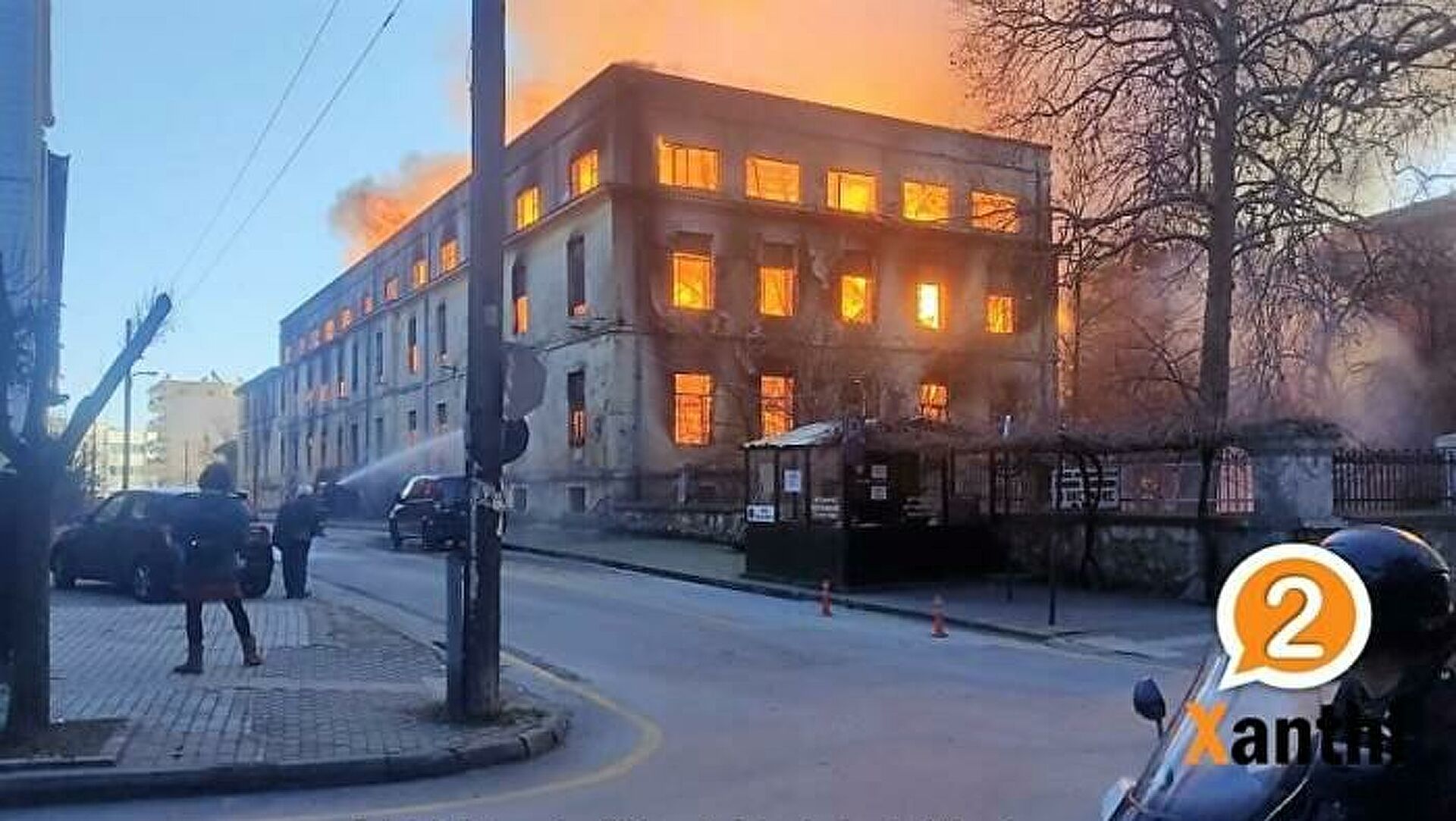 Μεγάλη πυρκαγιά σε κτίριο στην Ξάνθη - Τεράστιοι καπνοί έκρυψαν τον ουρανό