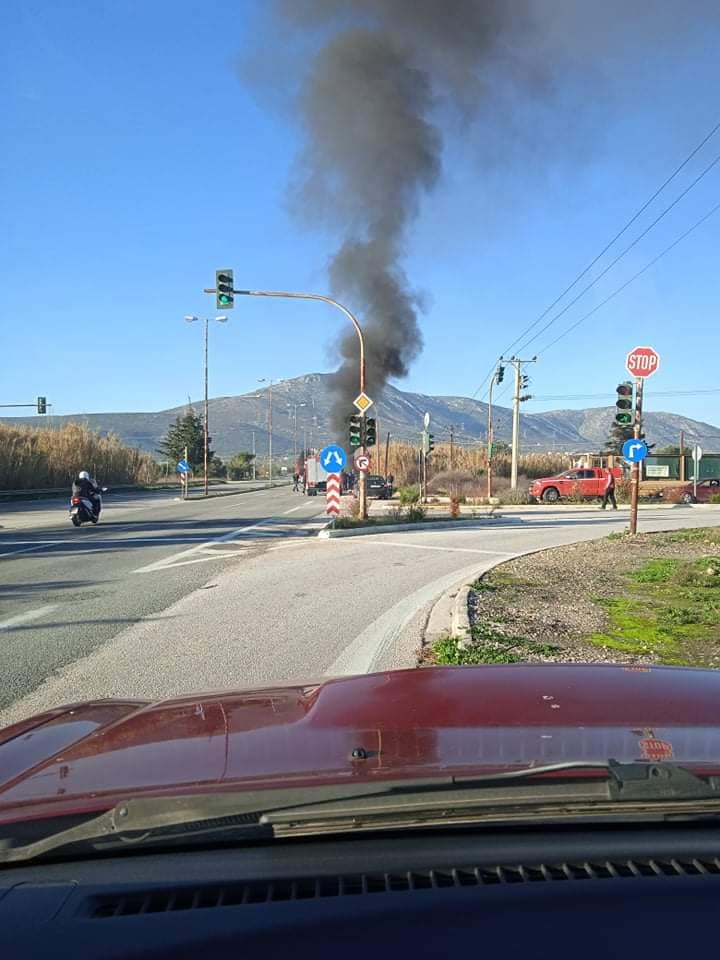 Πυρκαγιά σε Ι.Χ όχημα στην Κερατέα Αττικής (Φωτό)