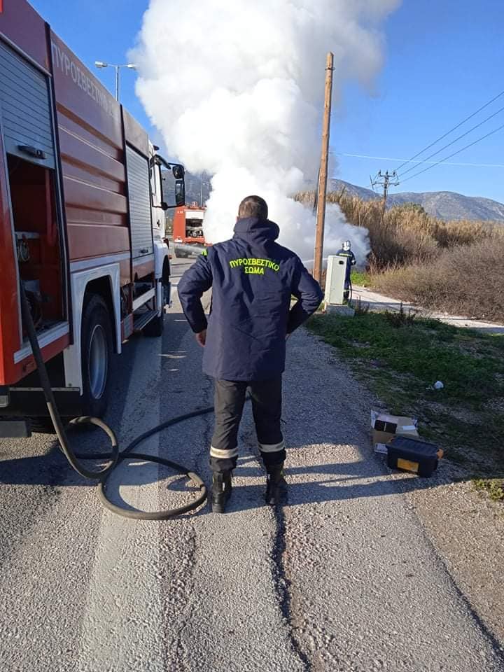 Πυρκαγιά σε Ι.Χ όχημα στην Κερατέα Αττικής (Φωτό)