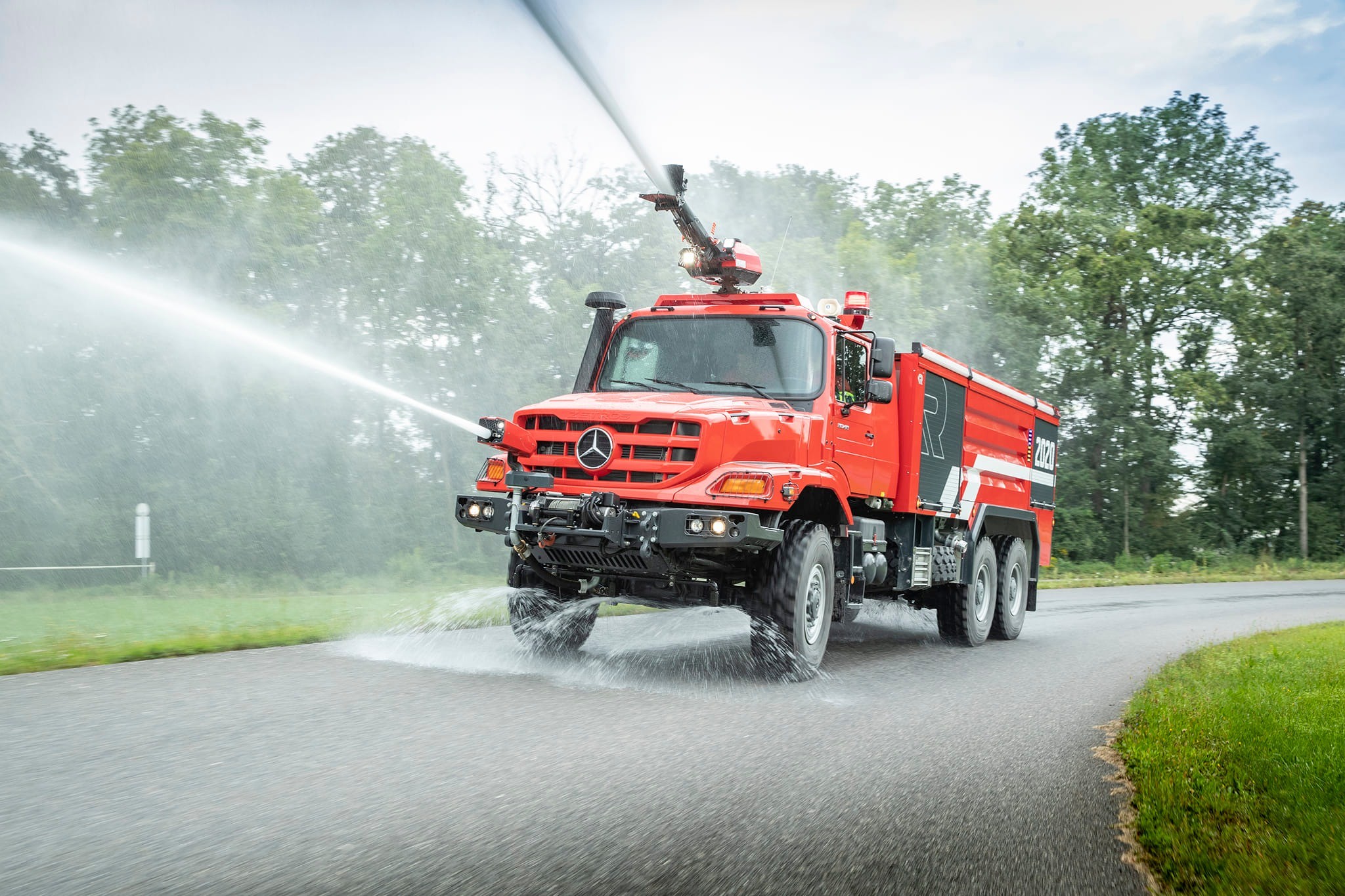 Το πυροσβεστικό όχημα Rosenbauer Buffalo (Mercedes Benz ZETROS 3348)