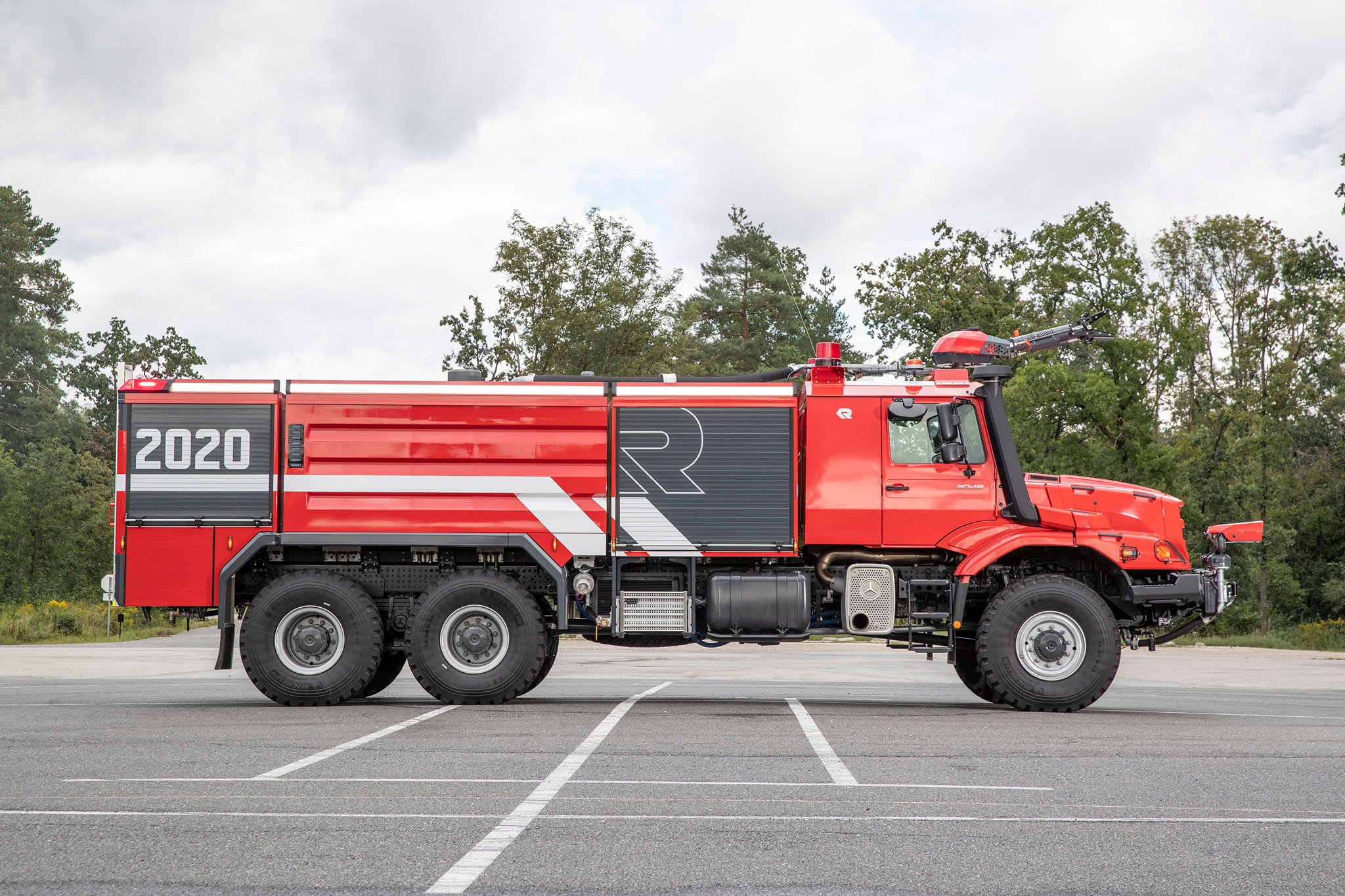 Το πυροσβεστικό όχημα Rosenbauer Buffalo (Mercedes Benz ZETROS 3348)