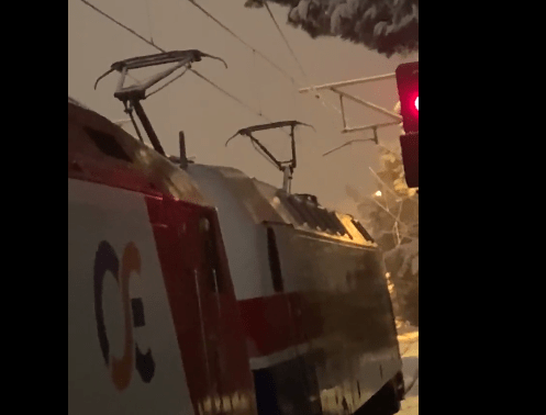 Λιβαδειά: Μηχανή τρένου προσέκρουσε σε αμαξοστοιχία – Πληροφορίες για 7 τραυματίες