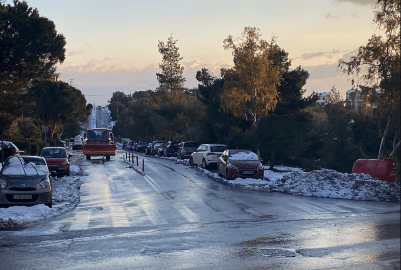 Ολοκληρώθηκε η επιχείρηση αποχιονισμού σε Βάρη, Βούλα, Βουλιαγμένη