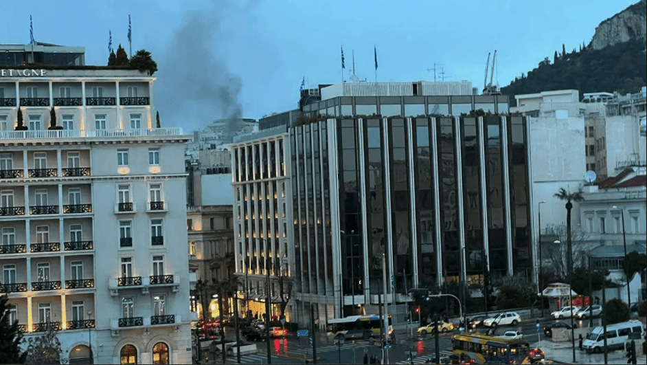 Φωτιά σε διαμέρισμα στο Κολωνάκι - Νεκρή βρέθηκε μια ηλικιωμένη