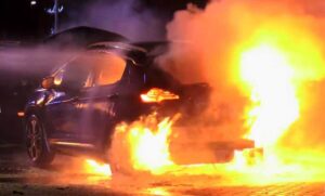 Θεσσαλονίκη: Αυτοκίνητο κάηκε ολοσχερώς τα ξημερώματα στις Συκιές