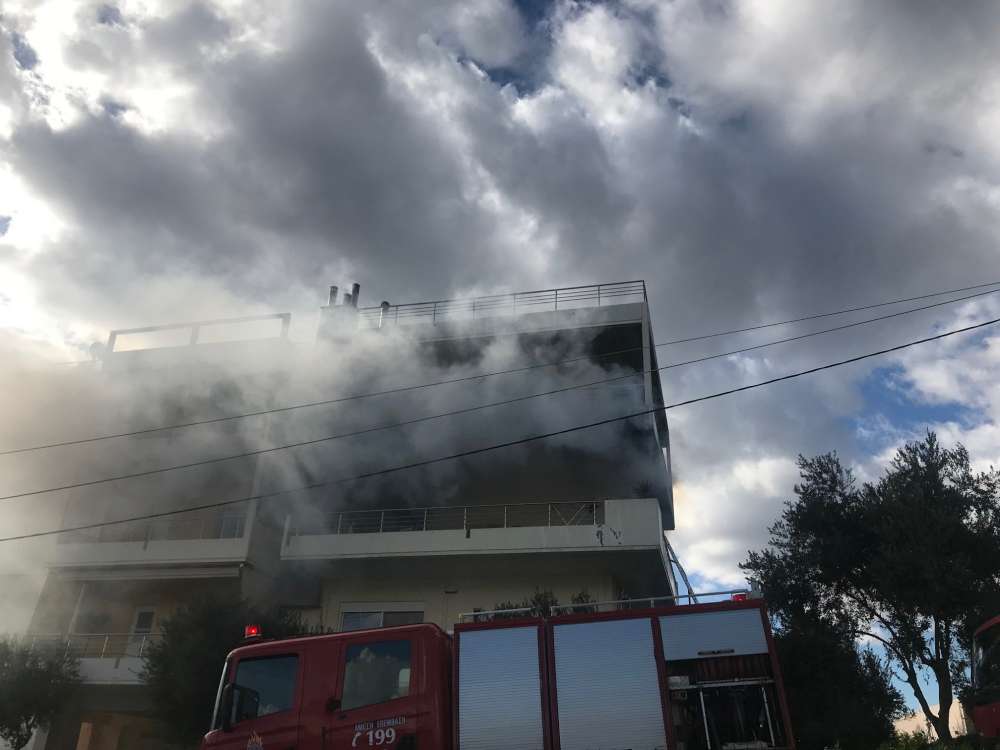 Φωτιά σε διαμέρισμα στη Ραφήνα - Σώοι όλοι οι ένοικοι