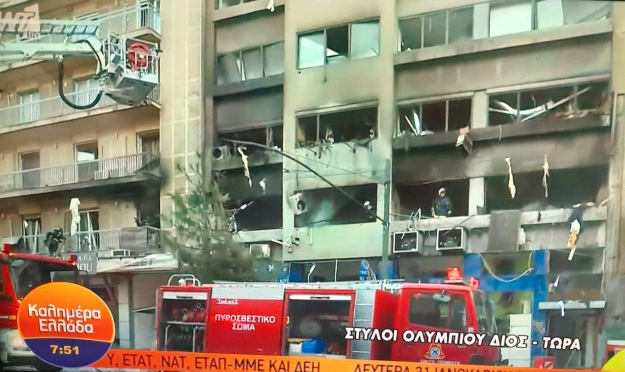 Πυρκαγιά και ισχυρή έκρηξη σε ημιώροφο κτιρίου επί της Λ. Συγγρού στην Αθήνα.(φωτό)