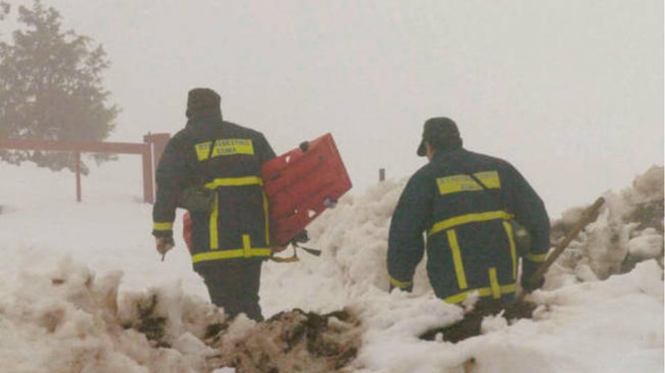 Ενέργειες του Πυροσβεστικού Σώματος για την αντιμετώπιση συνεπειών μετά την εκδήλωση έντονων χιονοπτώσεων στην Αττική.