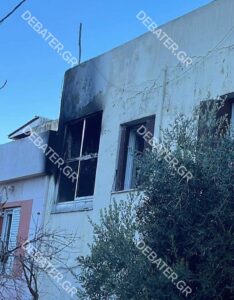 Φωτιά σε εξέλιξη σε κτίριο κατοικίας στην Αθήνα