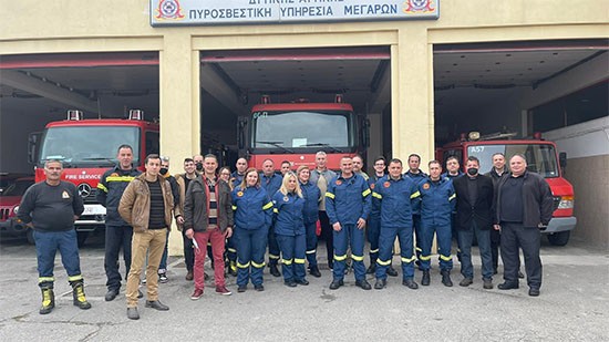 Τάσος Πανουσόπουλος: Ο καλύτερος πυροσβέστης της Π.Υ Μεγάρων το 2021 - Τον βράβευσαν οι συνάδελφοί του (Φωτό)