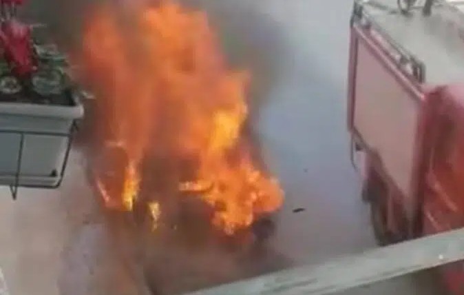 Πυρκαγιά σε Ι.Χ όχημα στην Πάτρα (Φωτό)