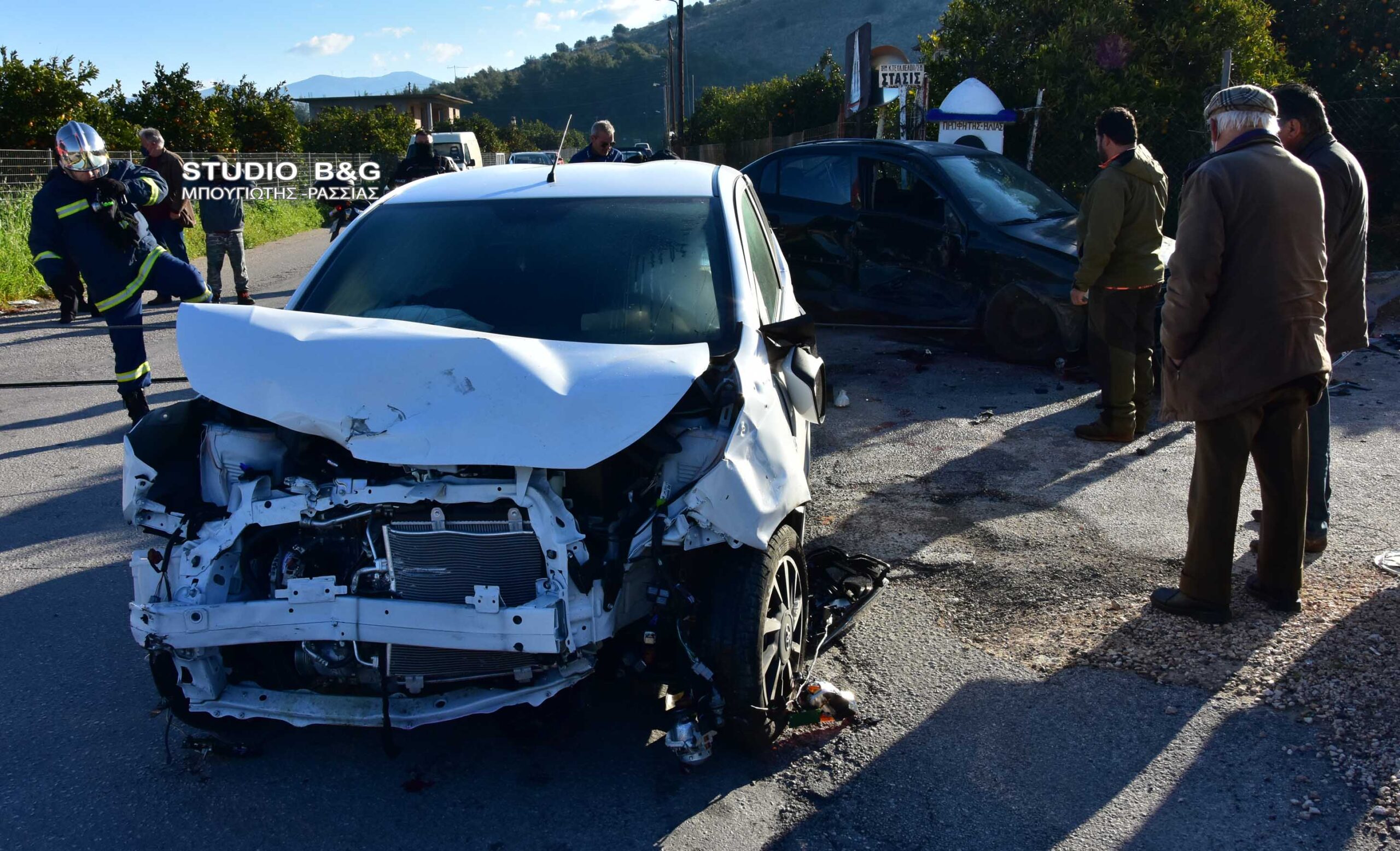 Αργολίδα: Σφοδρή σύγκρουση αυτοκινήτων στη Νέα Τίρυνθα με τραυματία (Φωτό - Βίντεο)