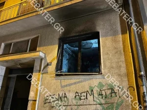 Πυρκαγιά σε διαμέρισμα στην Αθήνα – Απεγκλωβίστηκαν ένοικοι από την πολυκατοικία