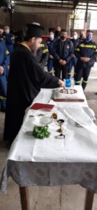 Έκοψαν την πρωτοχρονιάτικη πίτα τους οι πυροσβέστες του Αγρινίου