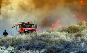 Πυρκαγιά σε χορτολιβαδική έκταση στο Ηράκλειο Κρήτης