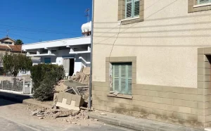 Κύπρος: Έπεσε διώροφη κατοικία, έλειπαν ευτυχώς οι 6 κάτοικοί της