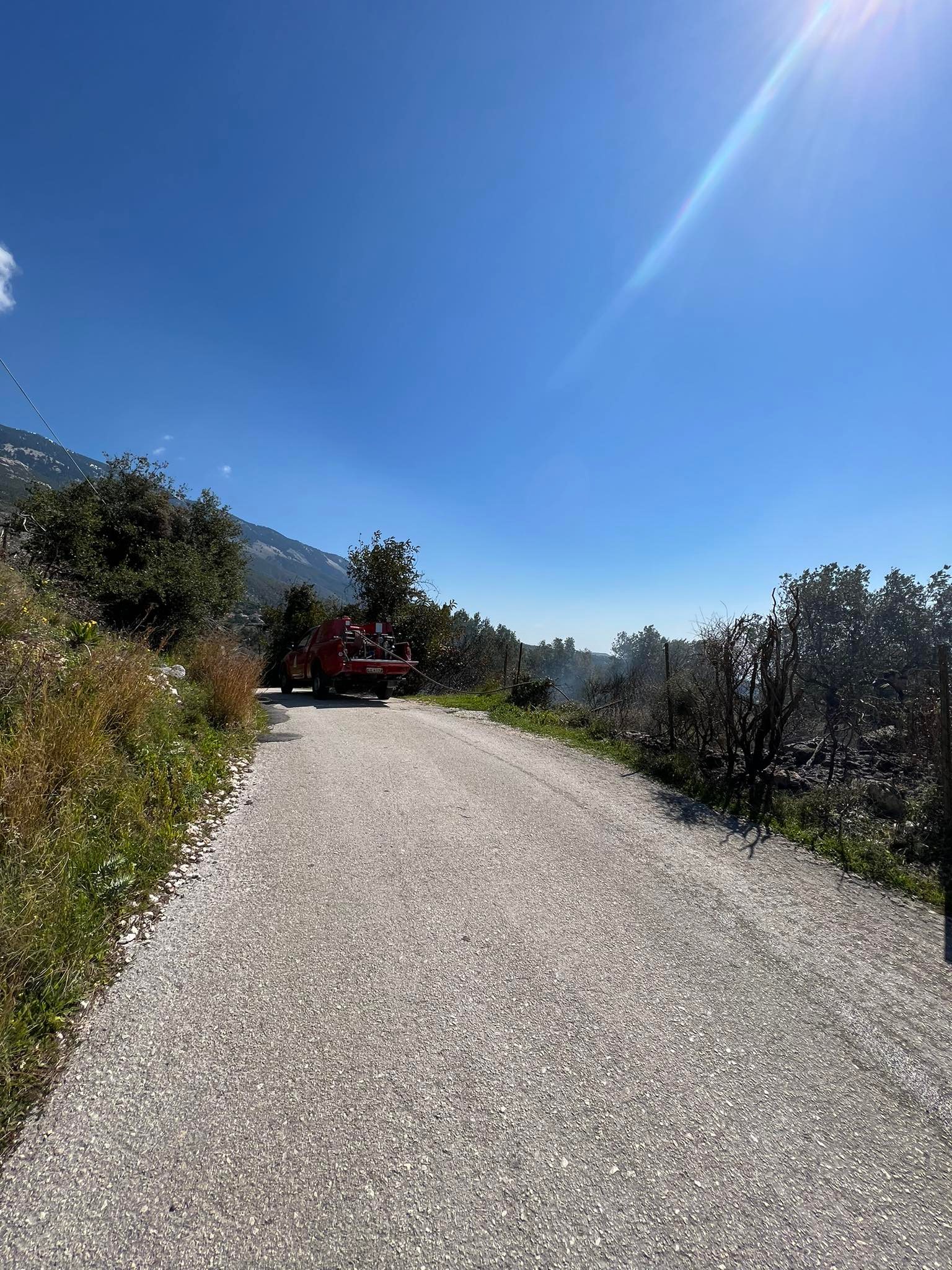 Πυρκαγιά σε χορτολιβαδική έκταση στο γεφύρι του Λουρδά στην Κεφαλονιά (Φωτό)