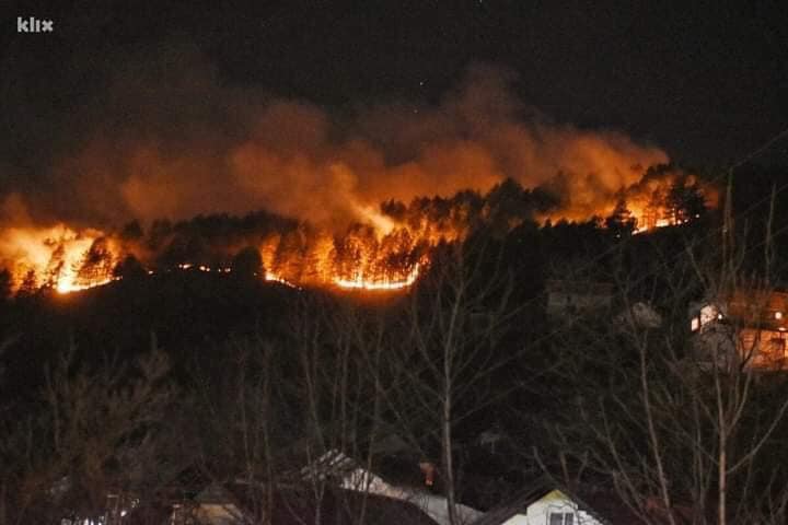 Τεράστιες πυρκαγιές σε περιοχές της κεντρικής Βοσνίας - Ερζεγοβίνης