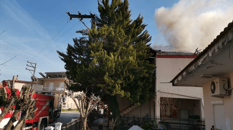 Πυρκαγιά σε μονοκατοικία στην Μελίκη Ημαθίας (Φωτό)